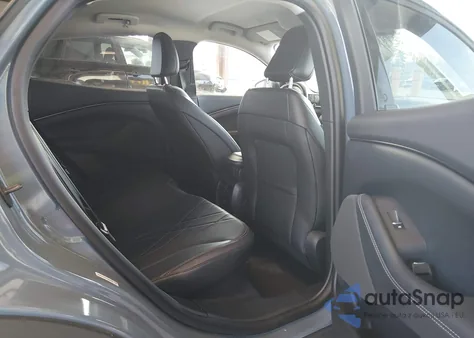 2023 Ford Mustang Mach-E Select z USA, uszkodzony, nr VIN 3FMTK1S54PMB00983